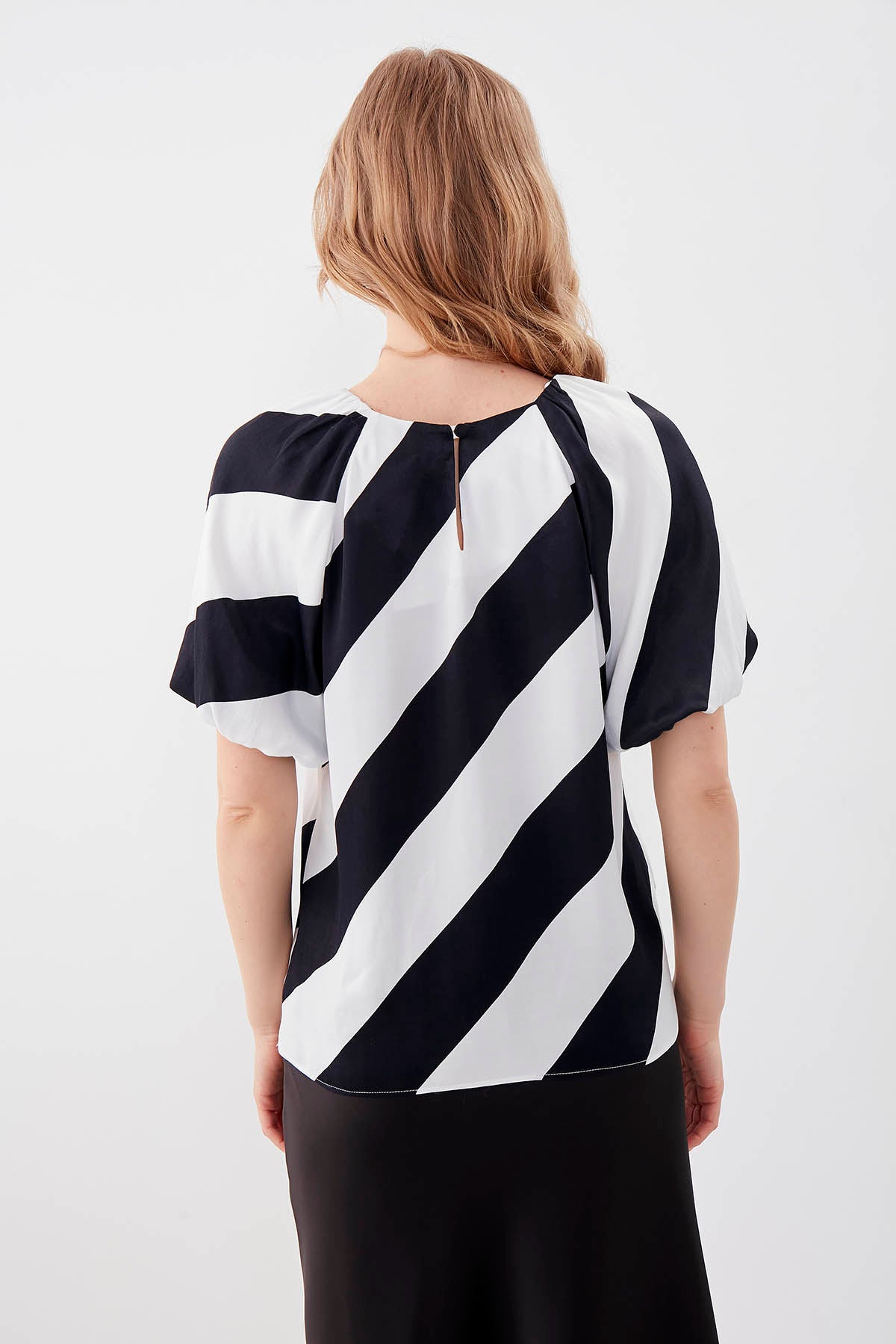 THICK DIAGONAL LINE PATTERNED LOOSE SLEEVE BLOUSE