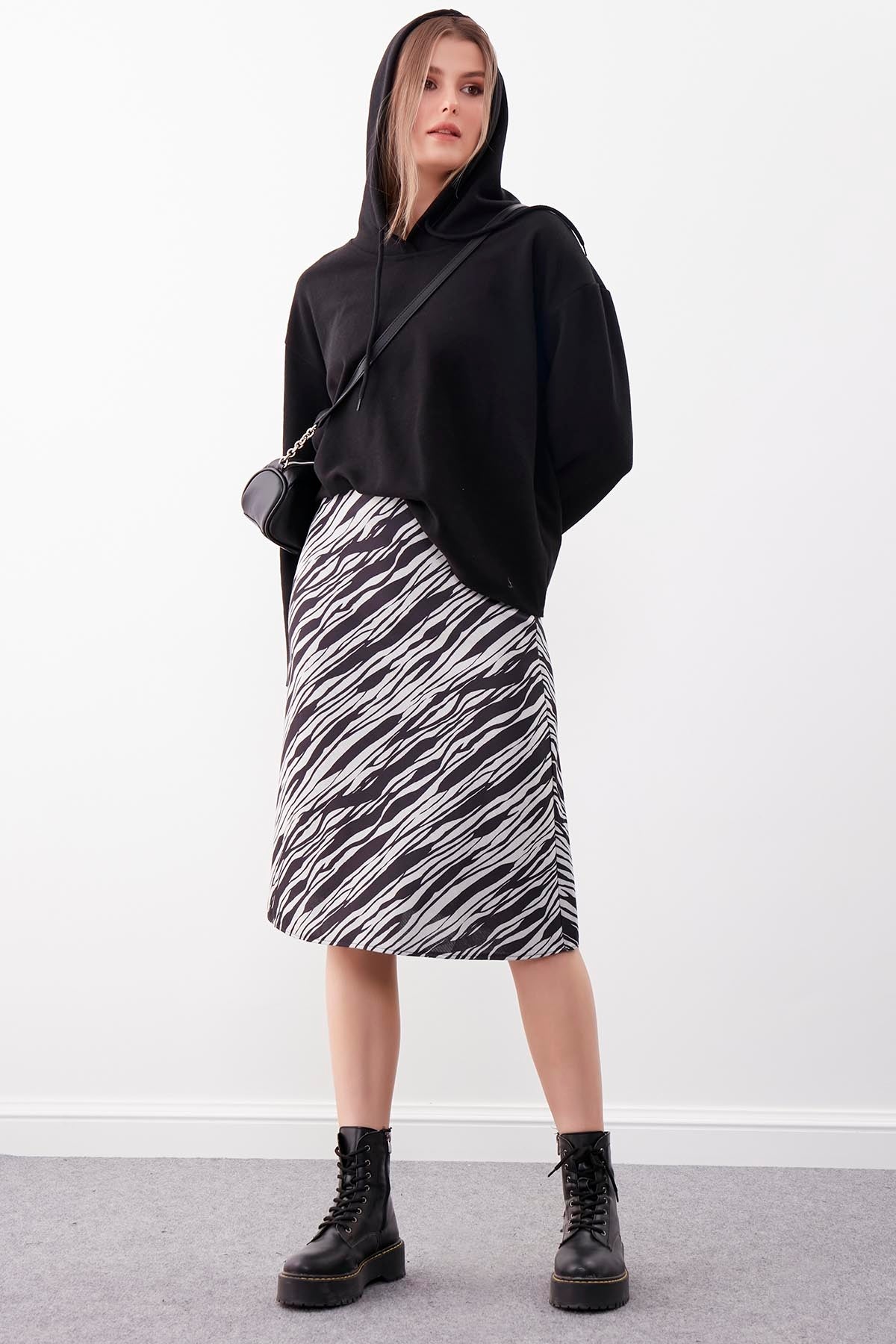 SKIRT WITH PATTERNED ZIPPERS