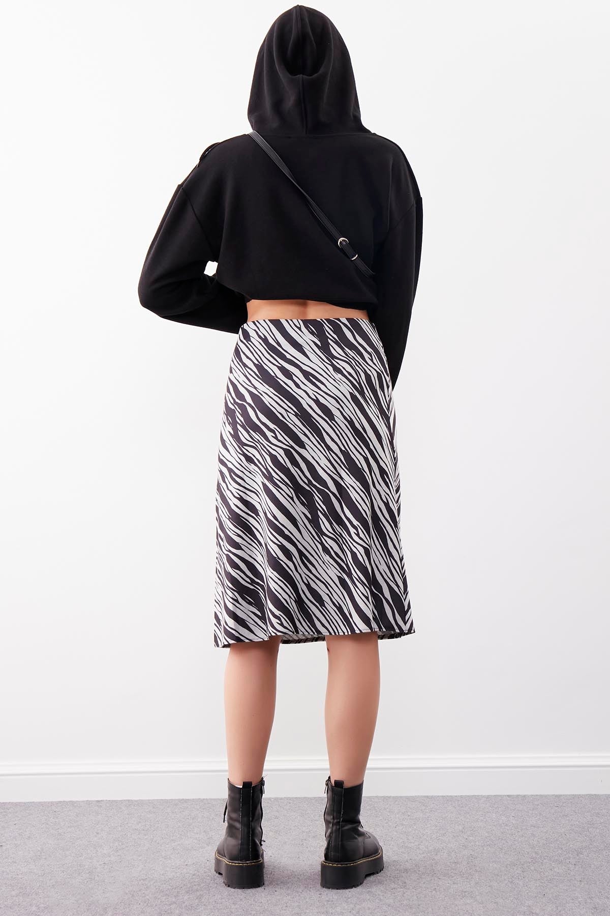 SKIRT WITH PATTERNED ZIPPERS