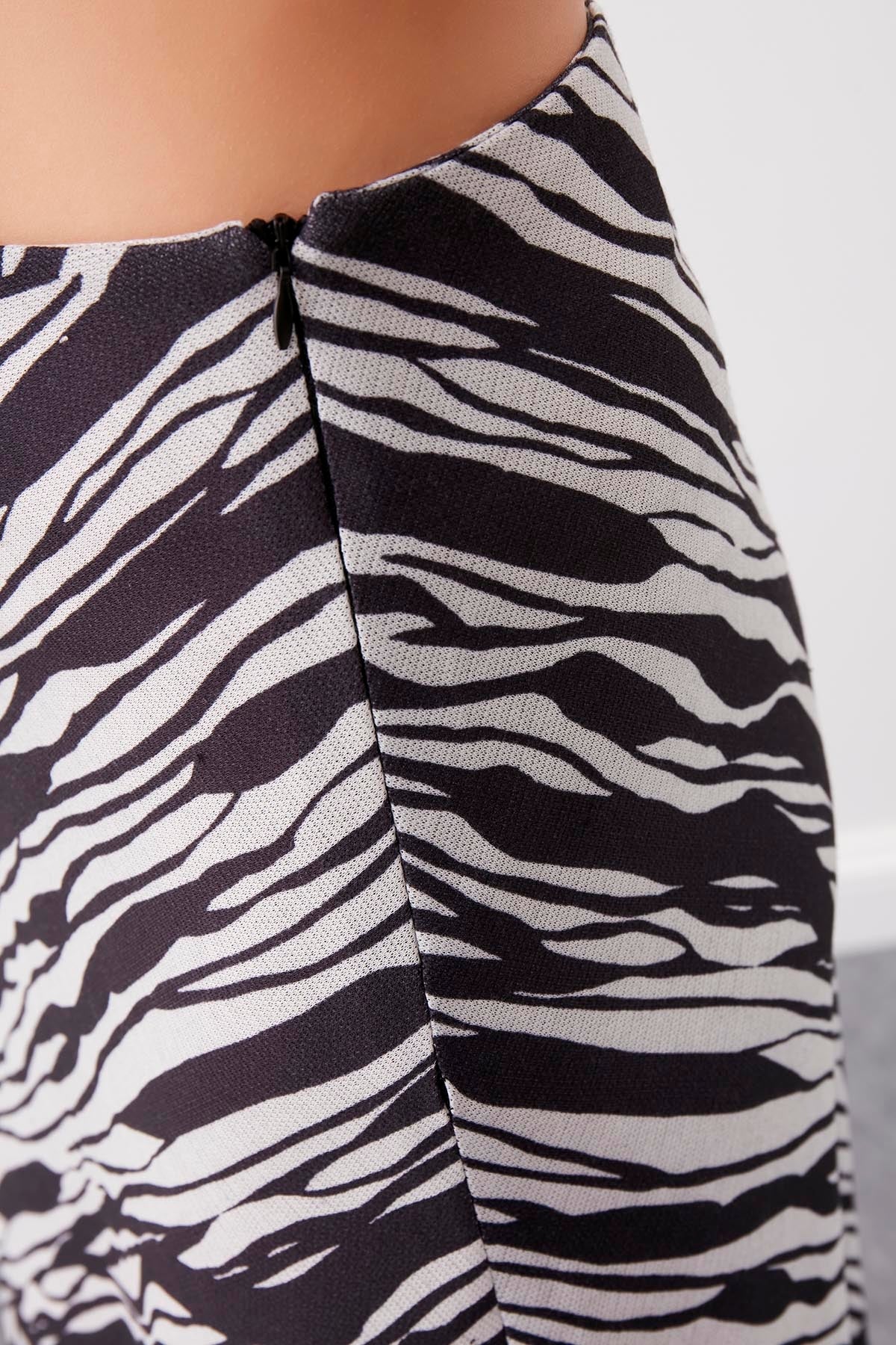 SKIRT WITH PATTERNED ZIPPERS