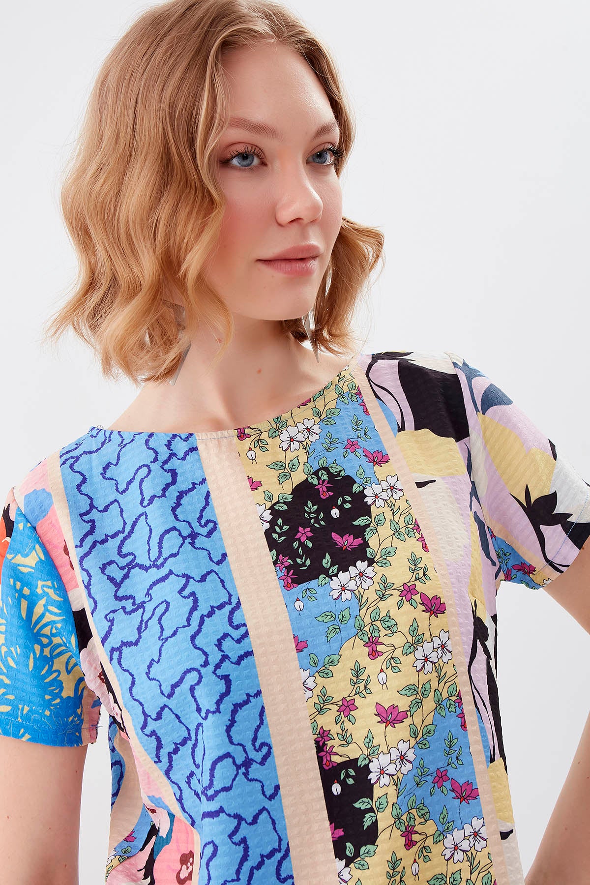 MULTI PATTERNED SHORT SLEEVE BLOUSE