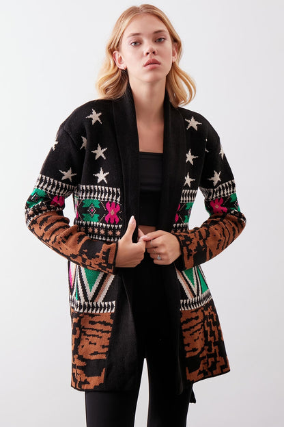 LONG KNITTED CARDIGAN WITH A PATTERNED BELT
