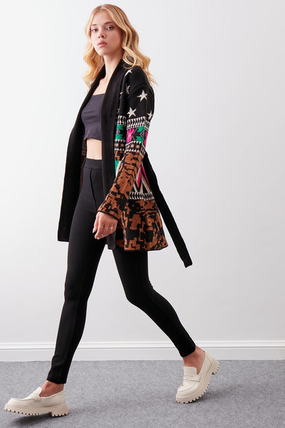 LONG KNITTED CARDIGAN WITH A PATTERNED BELT