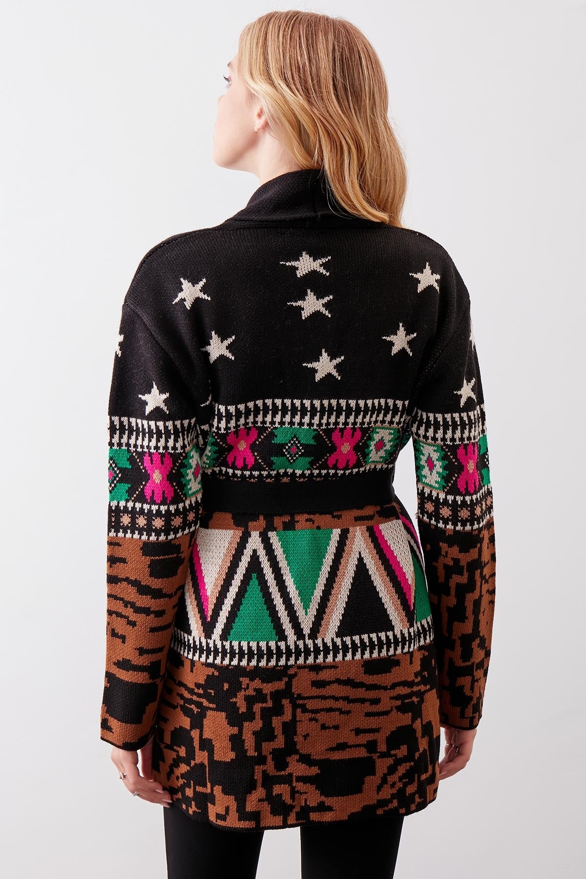 LONG KNITTED CARDIGAN WITH A PATTERNED BELT