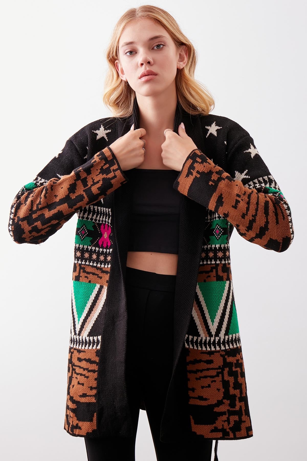 LONG KNITTED CARDIGAN WITH A PATTERNED BELT