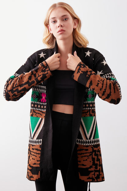 LONG KNITTED CARDIGAN WITH A PATTERNED BELT