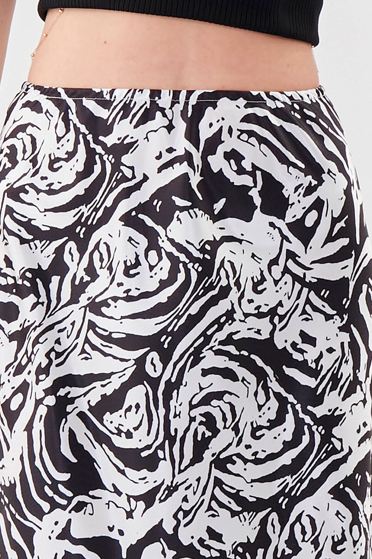 PAINT SPIRAL PATTERNED MIDI-SIZE SATIN SKIRT