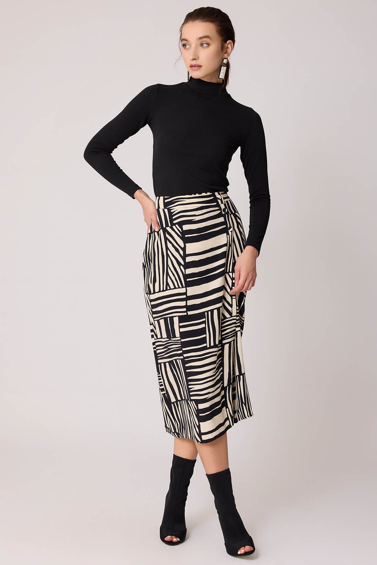 ELEGANT PATTERNED FRONT-BUTTON SKIRT
