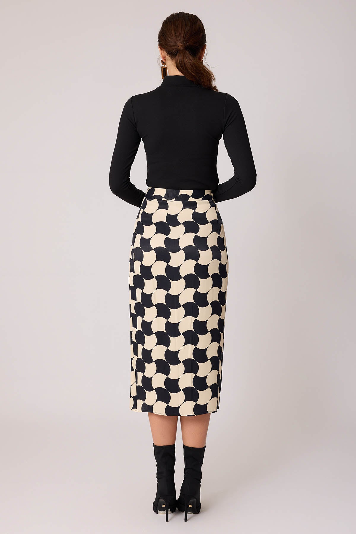CLASIC PATTERNED MIDI SKIRT WITH FRONT BUTTON