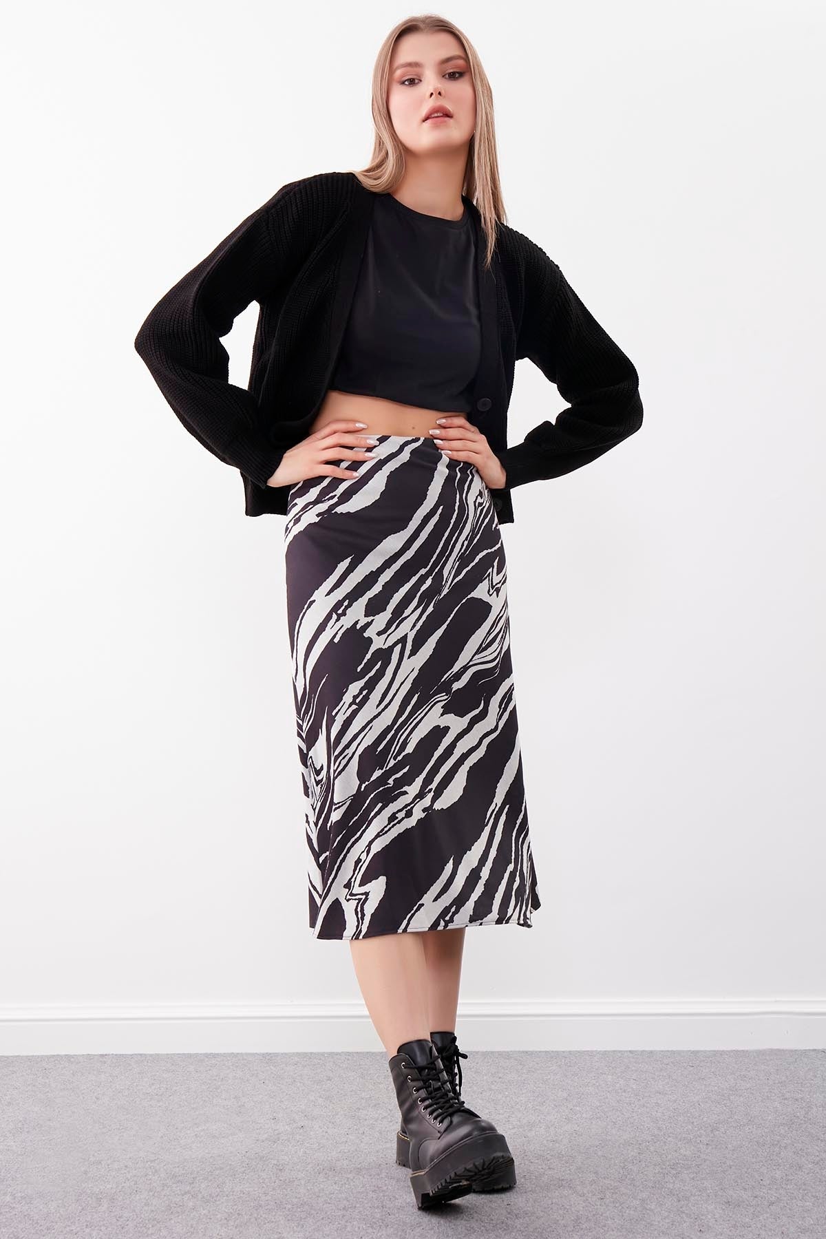 ELEGANT PATTERNED LONG SKIRT