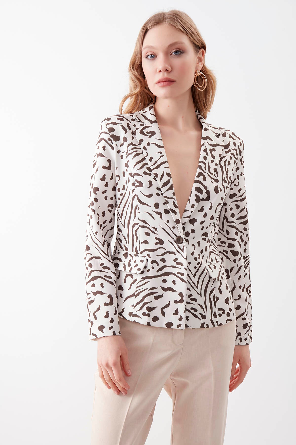 CLASSY PATTERNED LONG COLLARED SINGLE BUTTON BLAZER JACKET