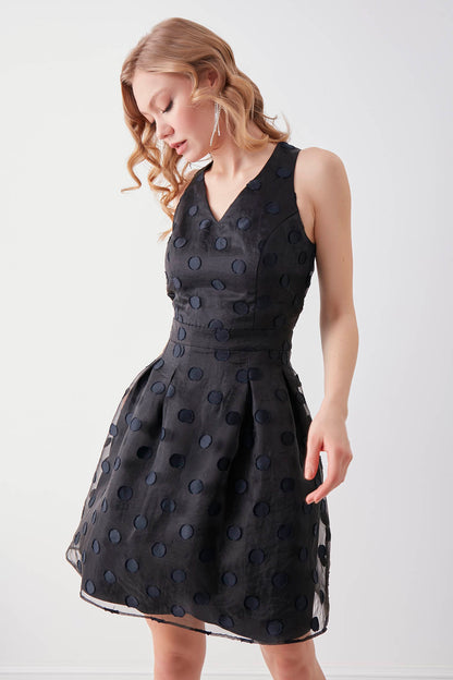 DOT PATTERNED V COLLAR DRESS