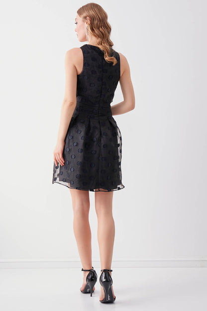 DOT PATTERNED V COLLAR DRESS