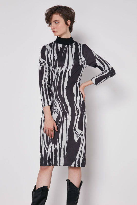 PATTERNED KNITTED DRESS WITH CLOSED COLLAR