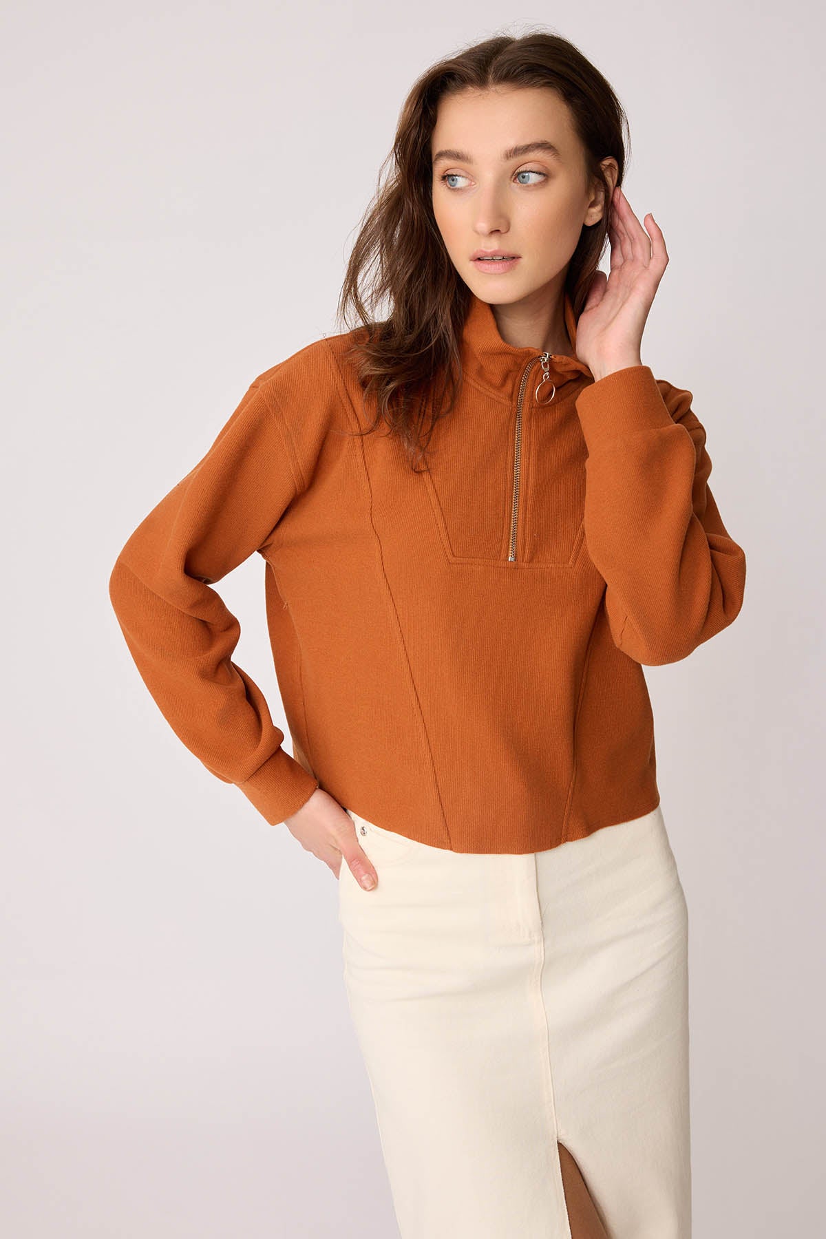 KNITTED SWEATSHIRT WITH STEEP COLLAR & ZIPPER