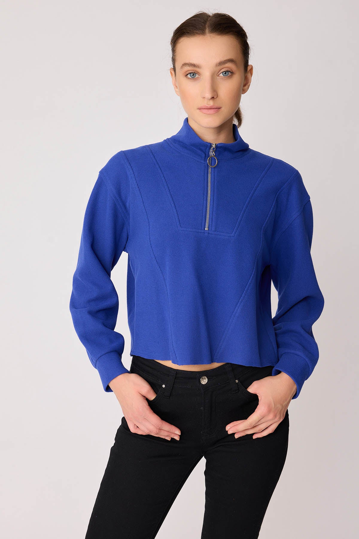KNITTED SWEATSHIRT WITH STEEP COLLAR & ZIPPER