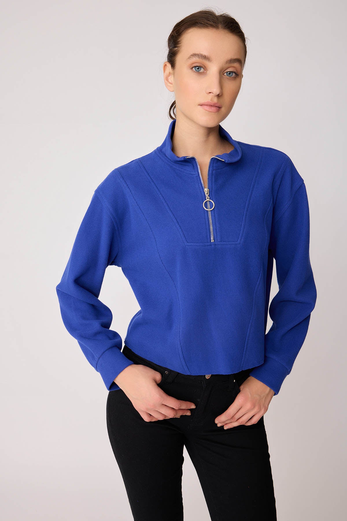KNITTED SWEATSHIRT WITH STEEP COLLAR & ZIPPER