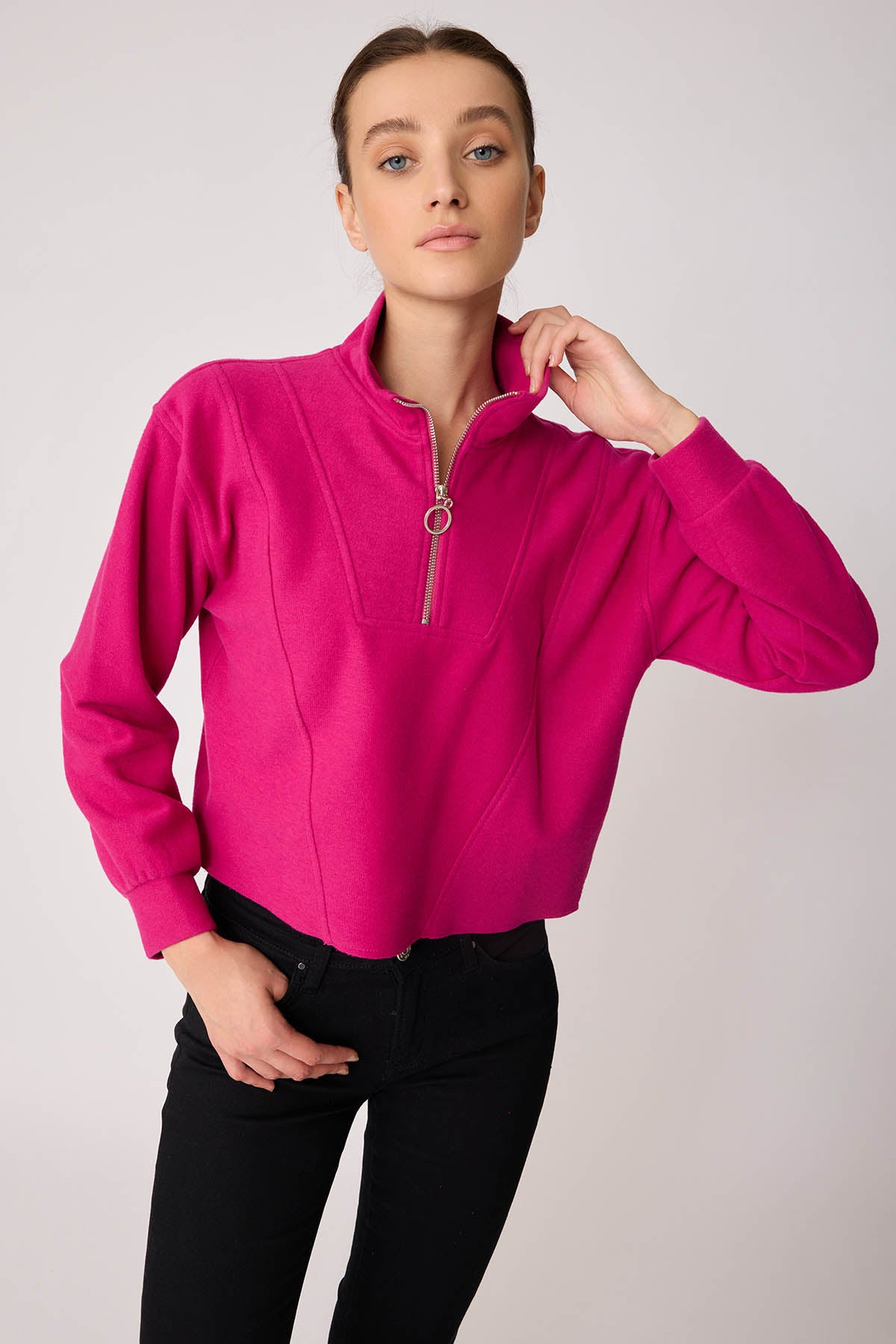 KNITTED SWEATSHIRT WITH STEEP COLLAR & ZIPPER
