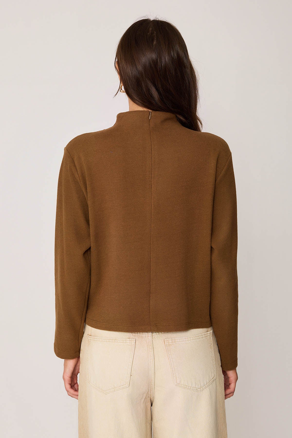 STEEP COLLAR FRONT-STITCHED BACK-ZIPPED BLOUSE