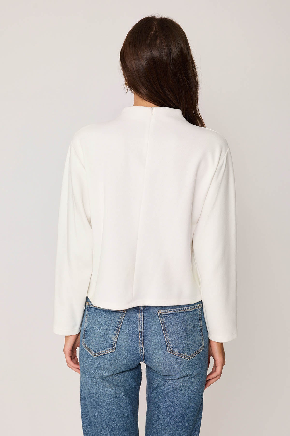 STEEP COLLAR FRONT-STITCHED BACK-ZIPPED BLOUSE