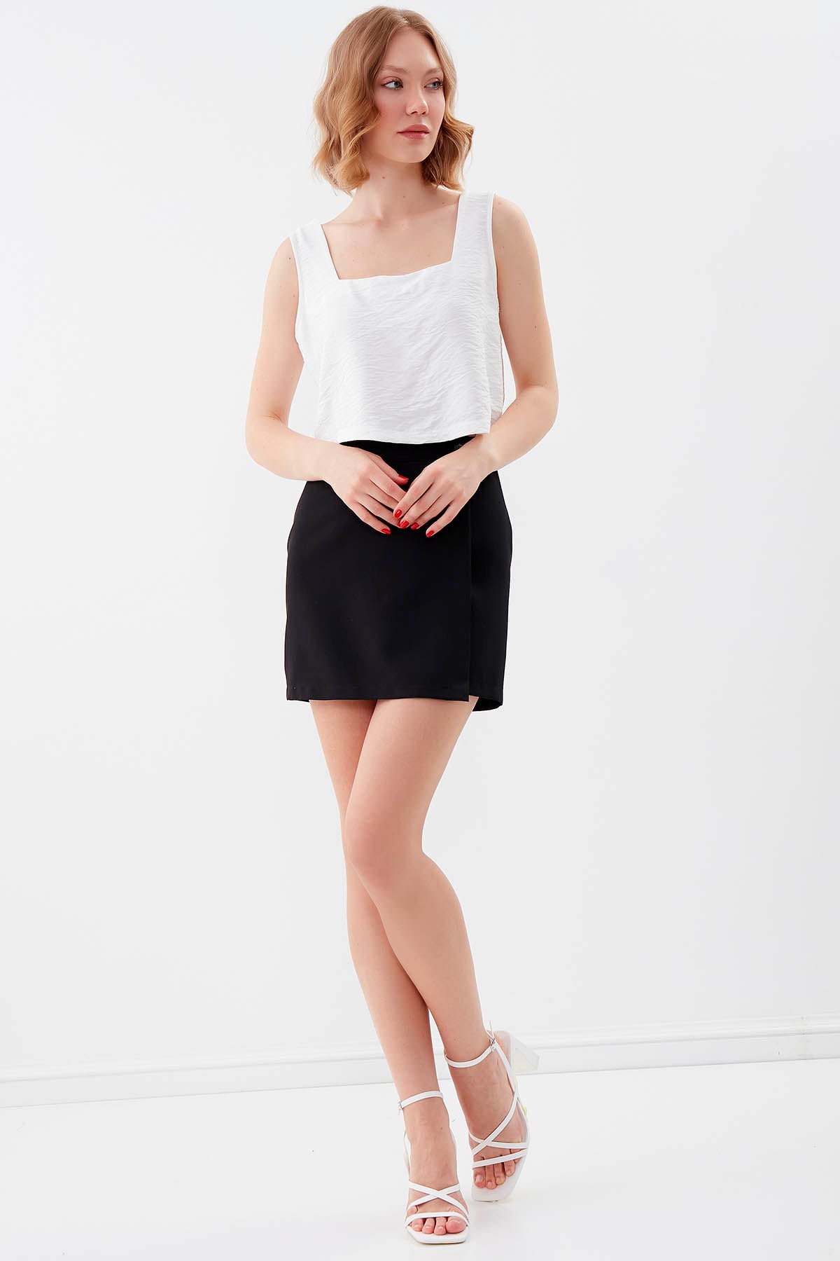 MINI-SKIRT WITH BUTTON