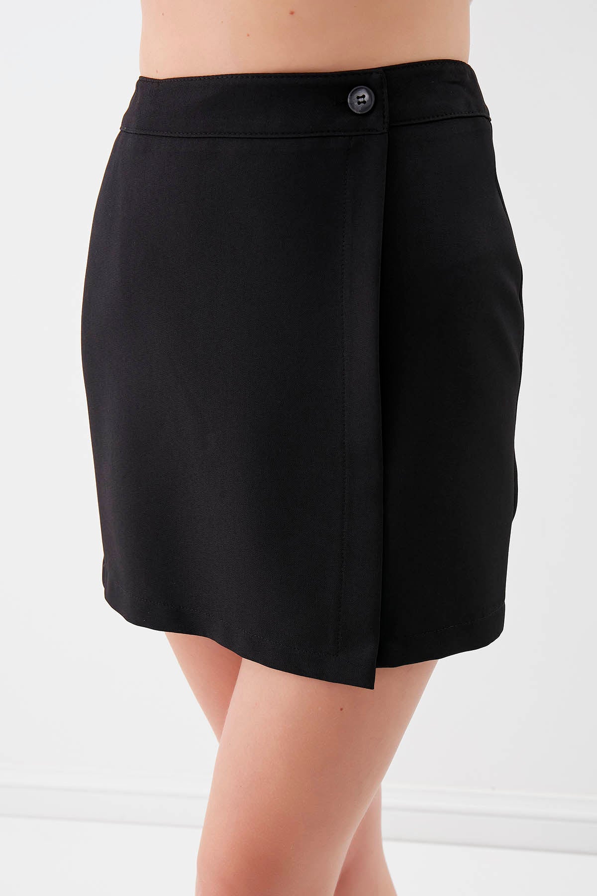 MINI-SKIRT WITH BUTTON