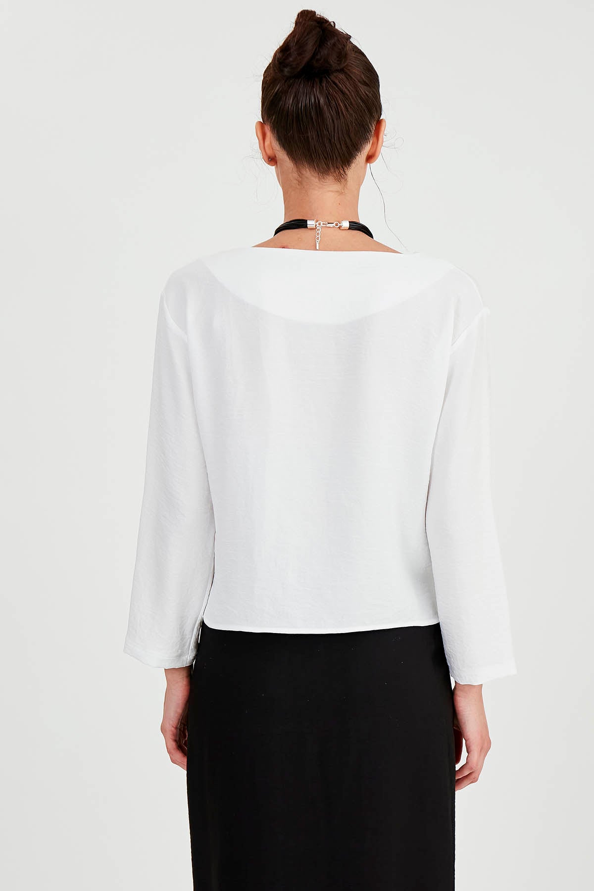 LOW SHOULDER JUDGE COLLAR BLOUSE
