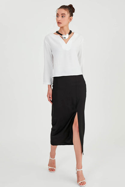 LOW SHOULDER JUDGE COLLAR BLOUSE
