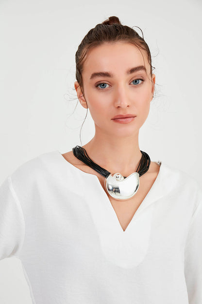 LOW SHOULDER JUDGE COLLAR BLOUSE