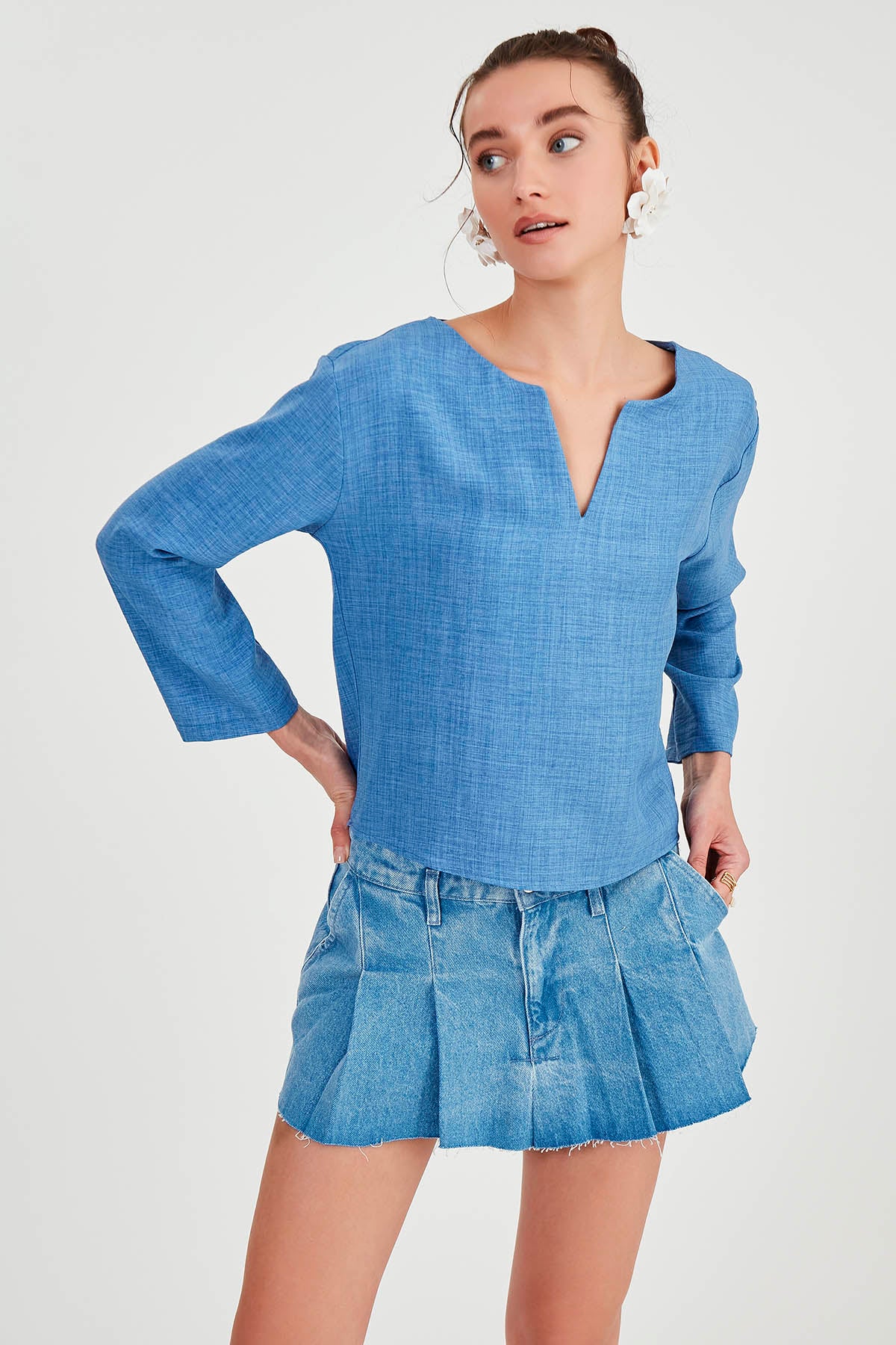 LOW SHOULDER JUDGE COLLAR BLOUSE