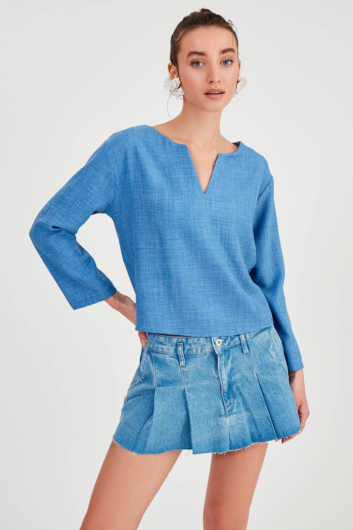 LOW SHOULDER JUDGE COLLAR BLOUSE