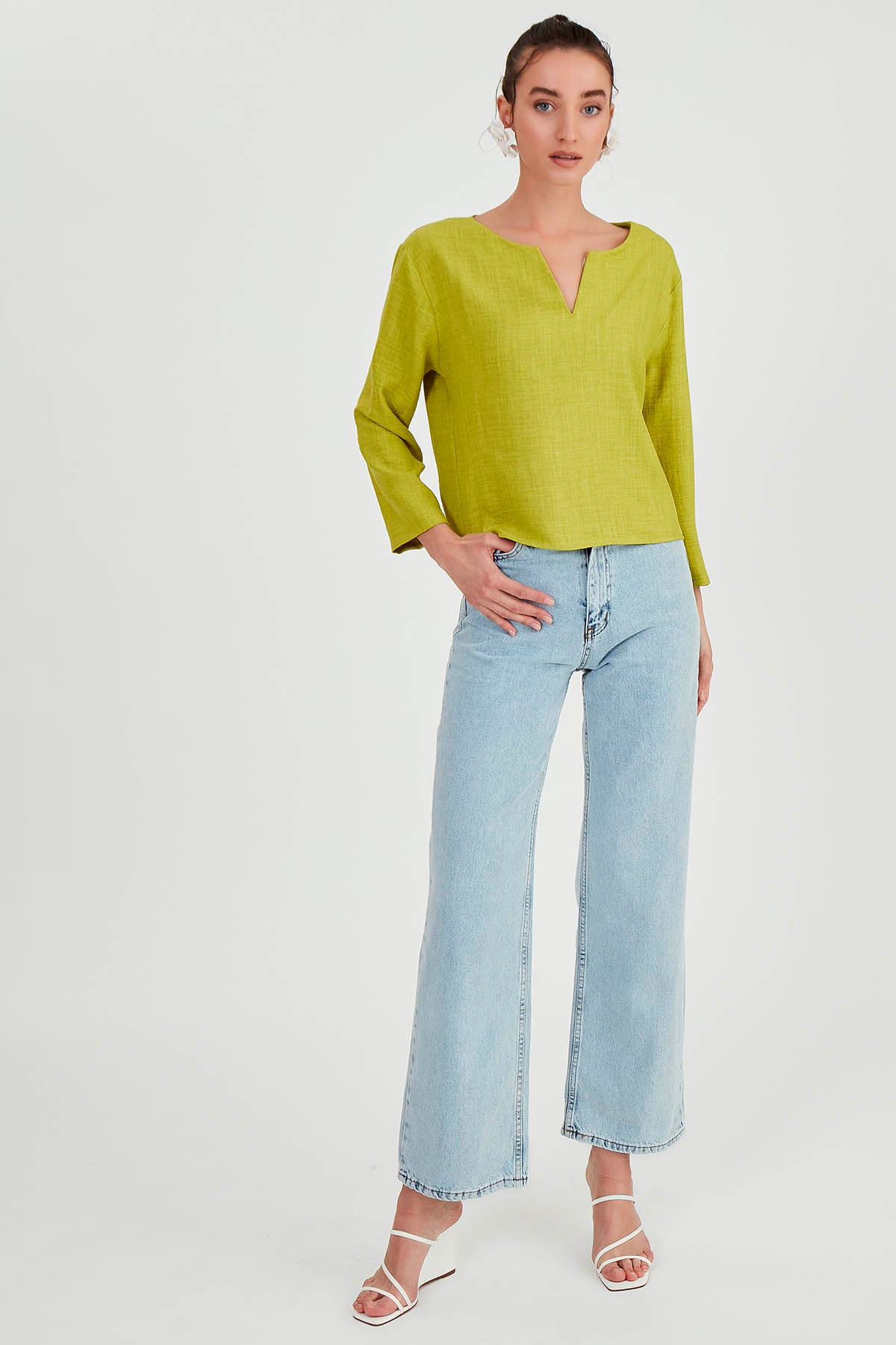 LOW SHOULDER JUDGE COLLAR BLOUSE