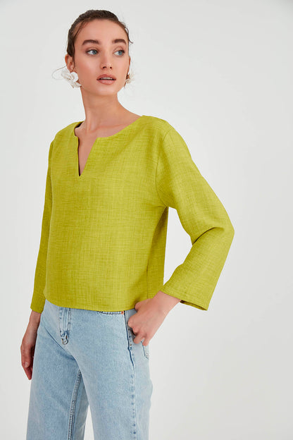 LOW SHOULDER JUDGE COLLAR BLOUSE