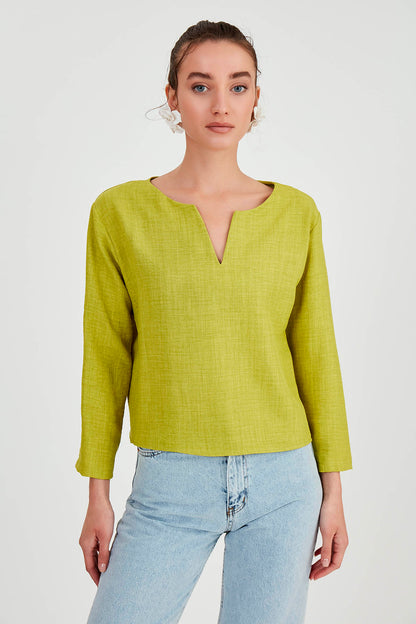 LOW SHOULDER JUDGE COLLAR BLOUSE