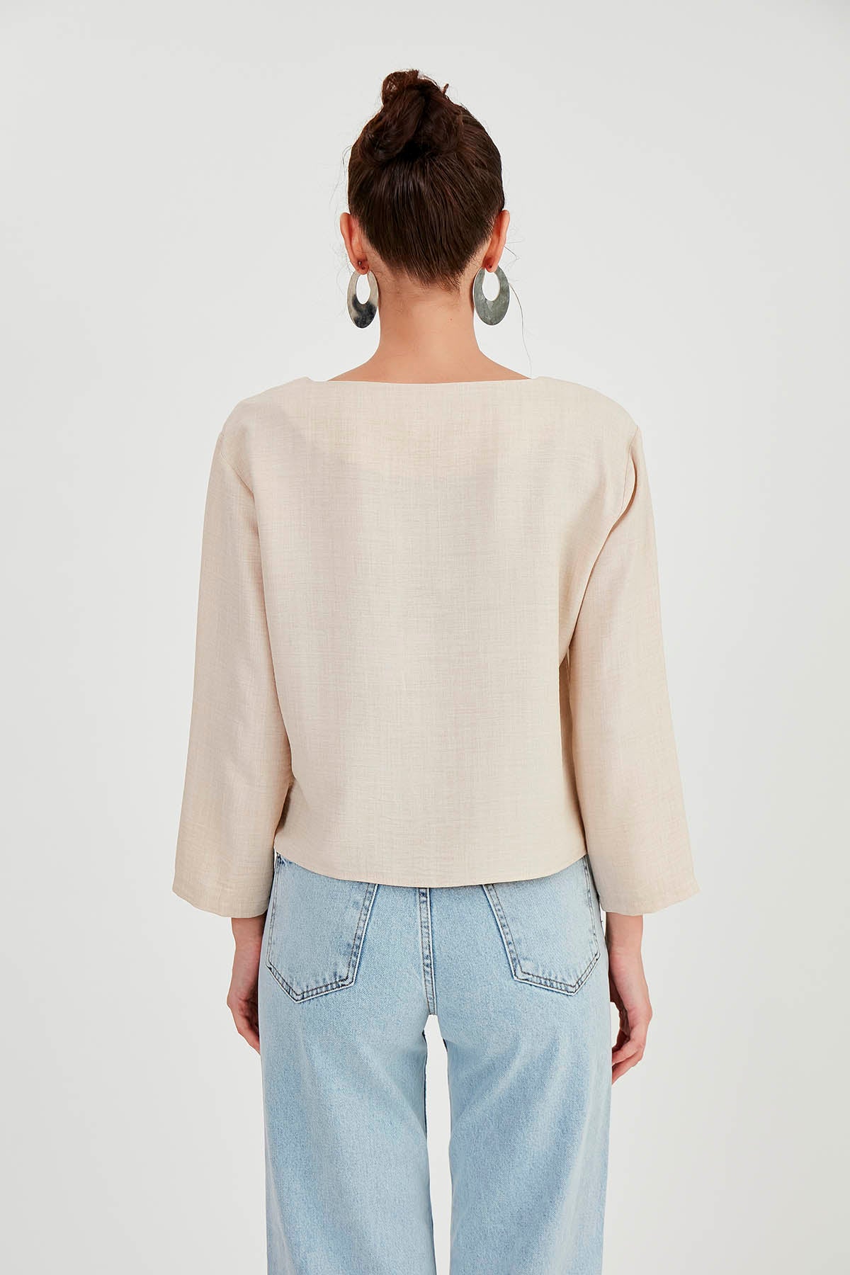 LOW SHOULDER JUDGE COLLAR BLOUSE