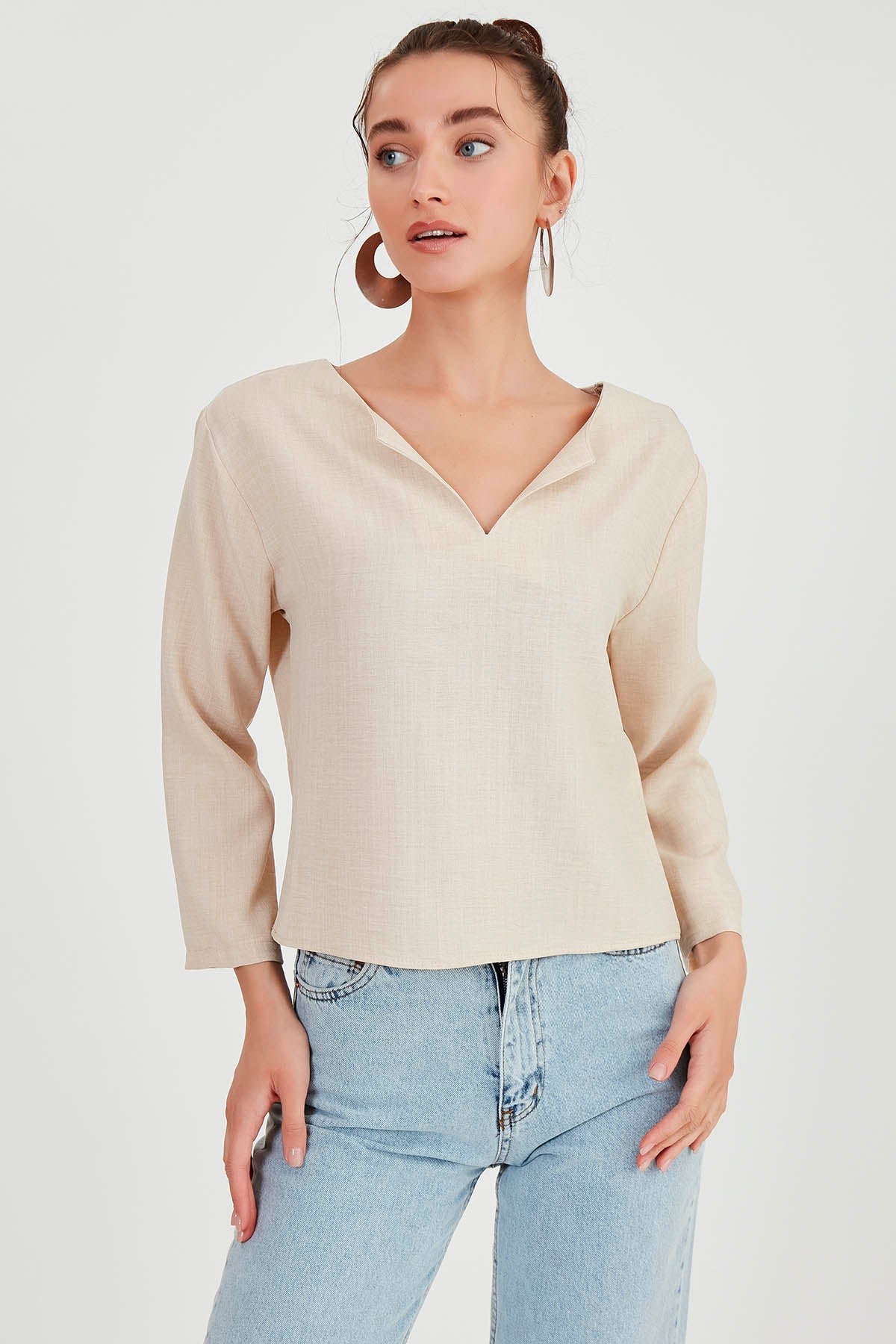 LOW SHOULDER JUDGE COLLAR BLOUSE