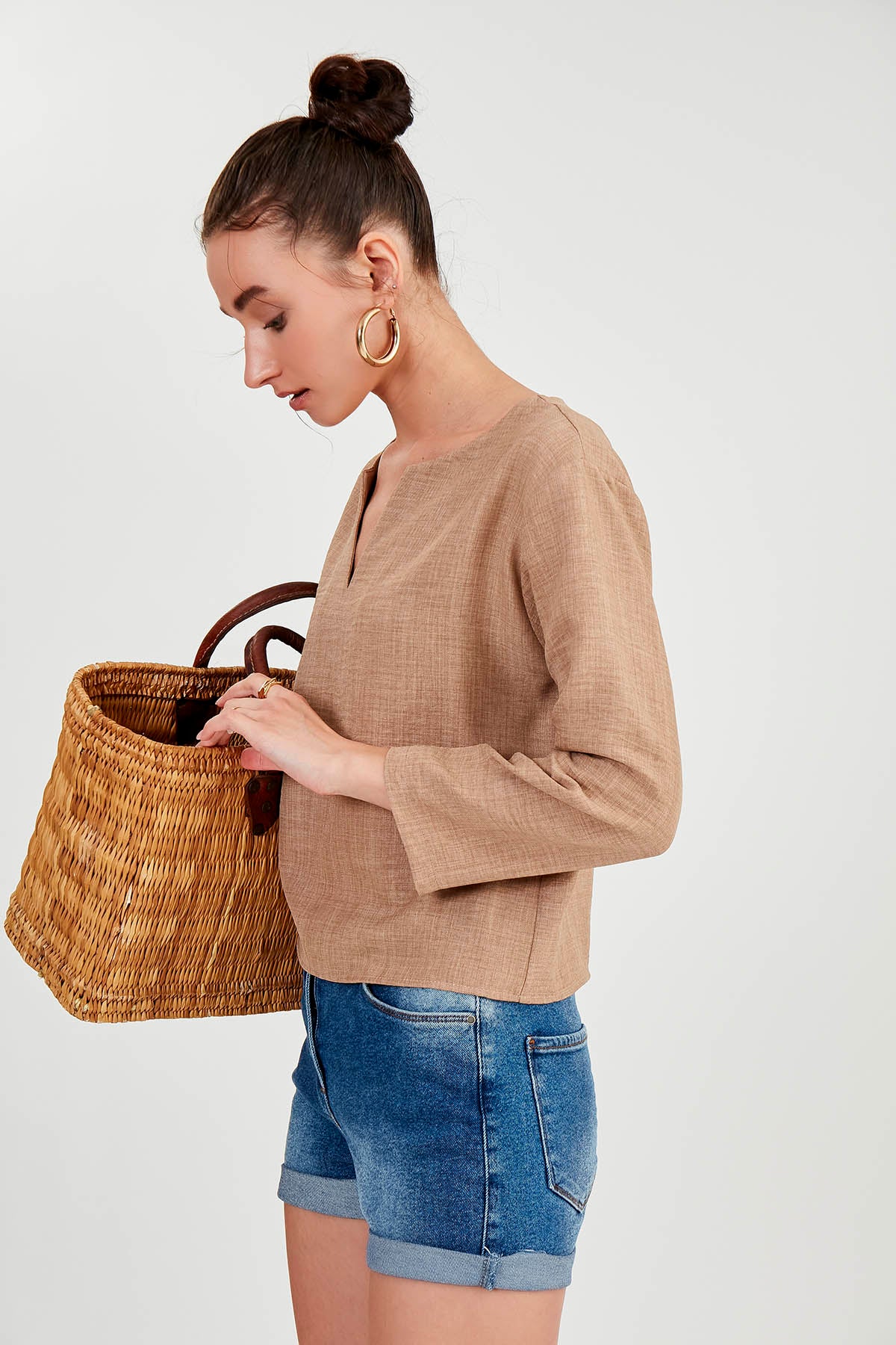 LOW SHOULDER JUDGE COLLAR BLOUSE