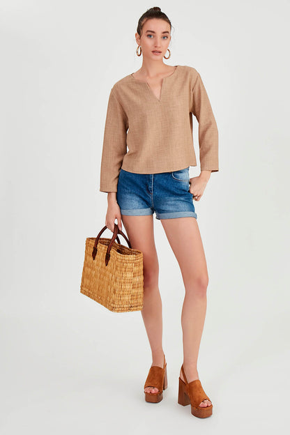 LOW SHOULDER JUDGE COLLAR BLOUSE