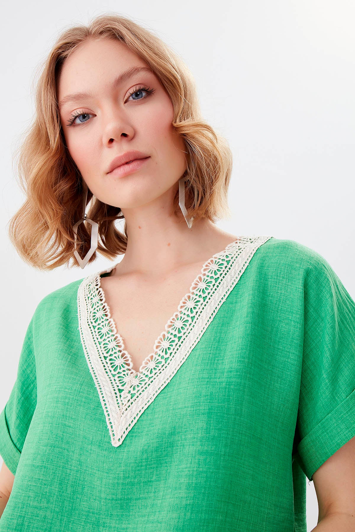 LOW SHOULDER V COLLAR PLEATED BLOUSE