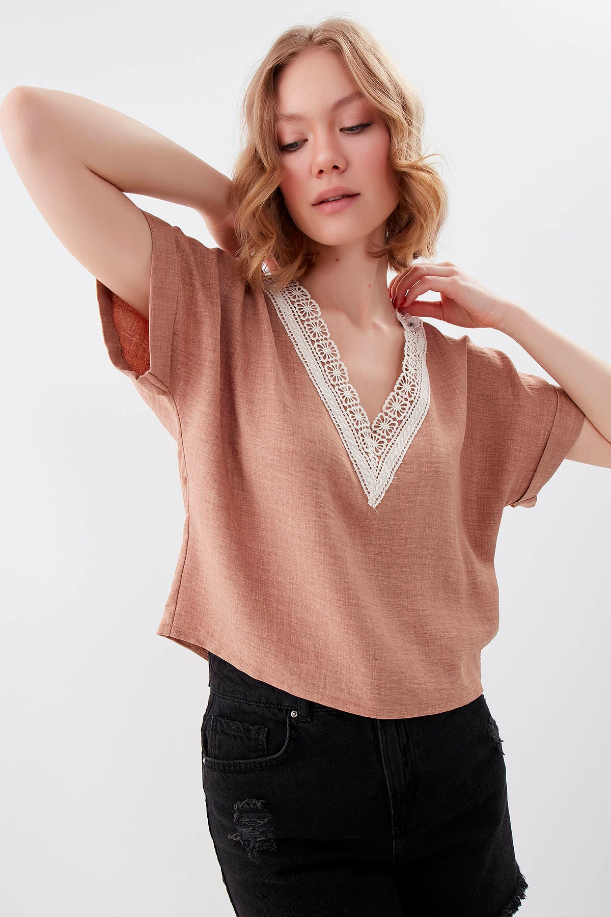 LOW SHOULDER V COLLAR PLEATED BLOUSE
