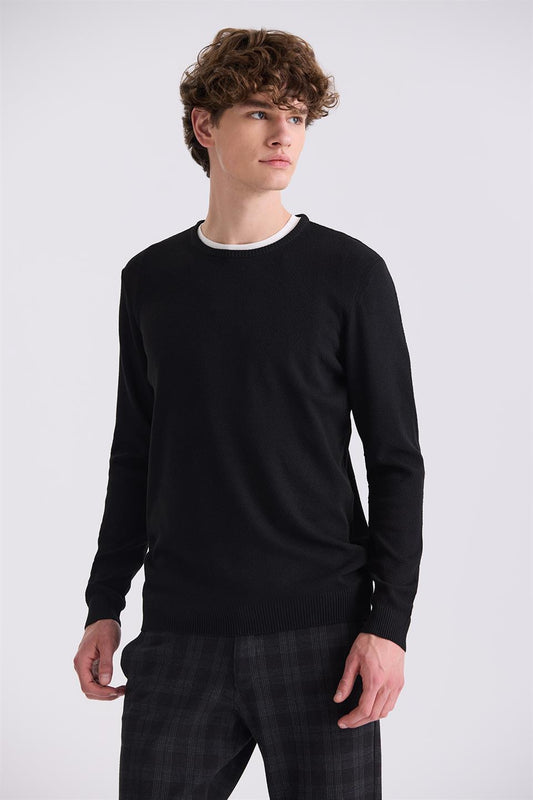 Black Slim Fit Round Collar Knitted Sweater With Pattern