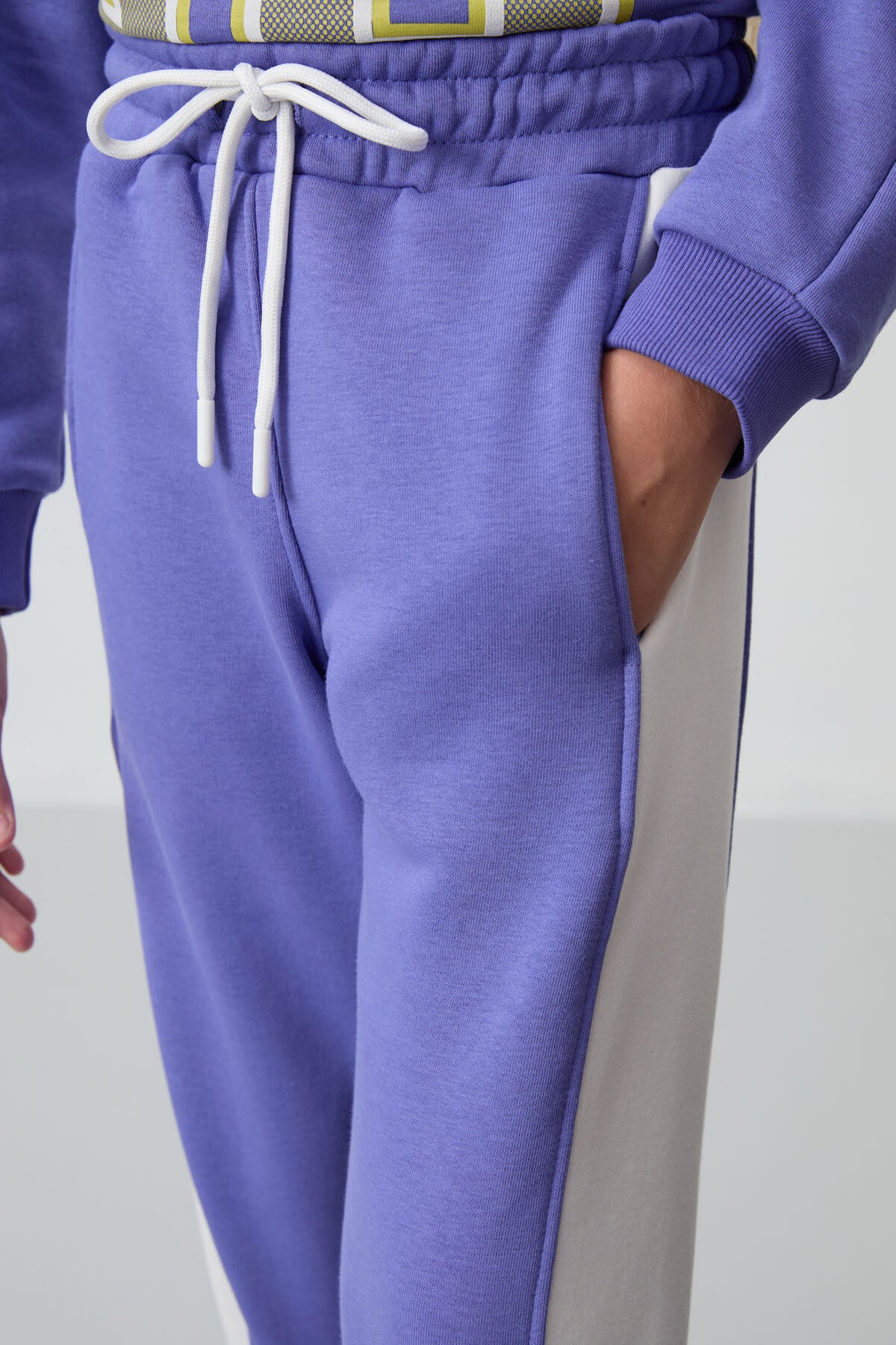 Plush Cotton Fleece-Lined Soft Textured Standard Fit Printed Girls' Tracksuit Set - 75170