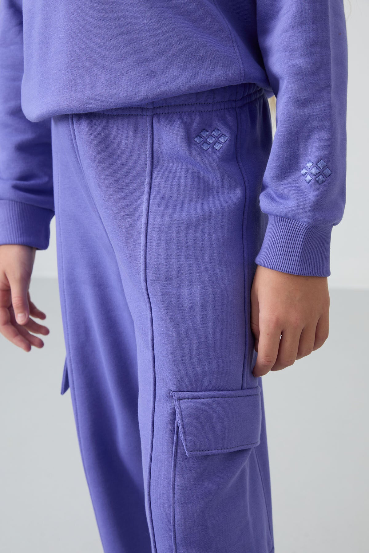 Plush Cotton Fleece-Lined Soft Textured Standard Fit Embroidered Girls' Tracksuit Set - 75159