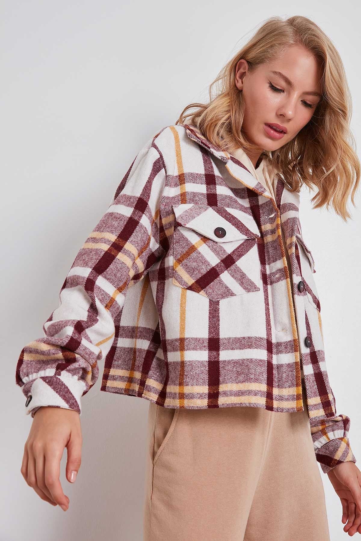 PLAID PATTERN POCKET CROP LUMBERJACK SHIRT