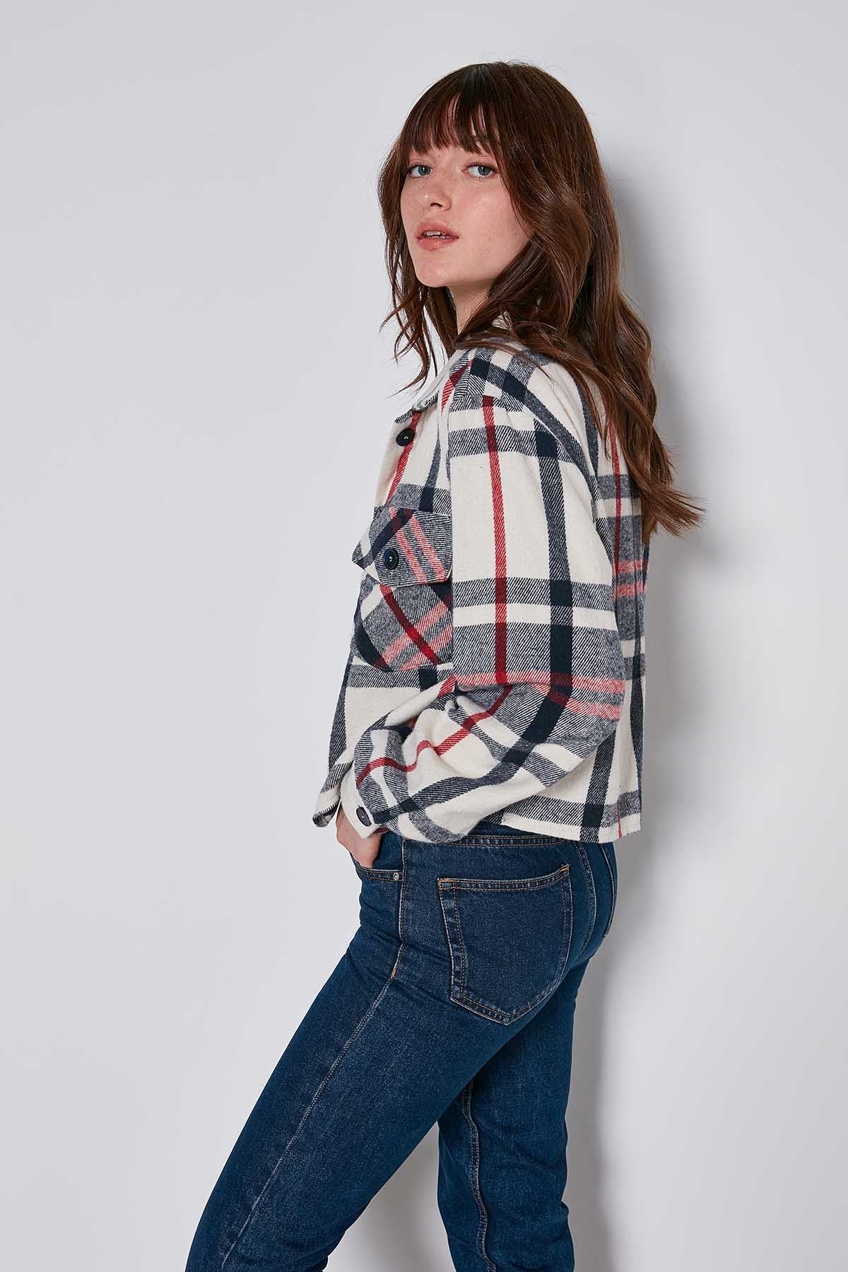 PLAID PATTERN POCKET CROP LUMBERJACK SHIRT