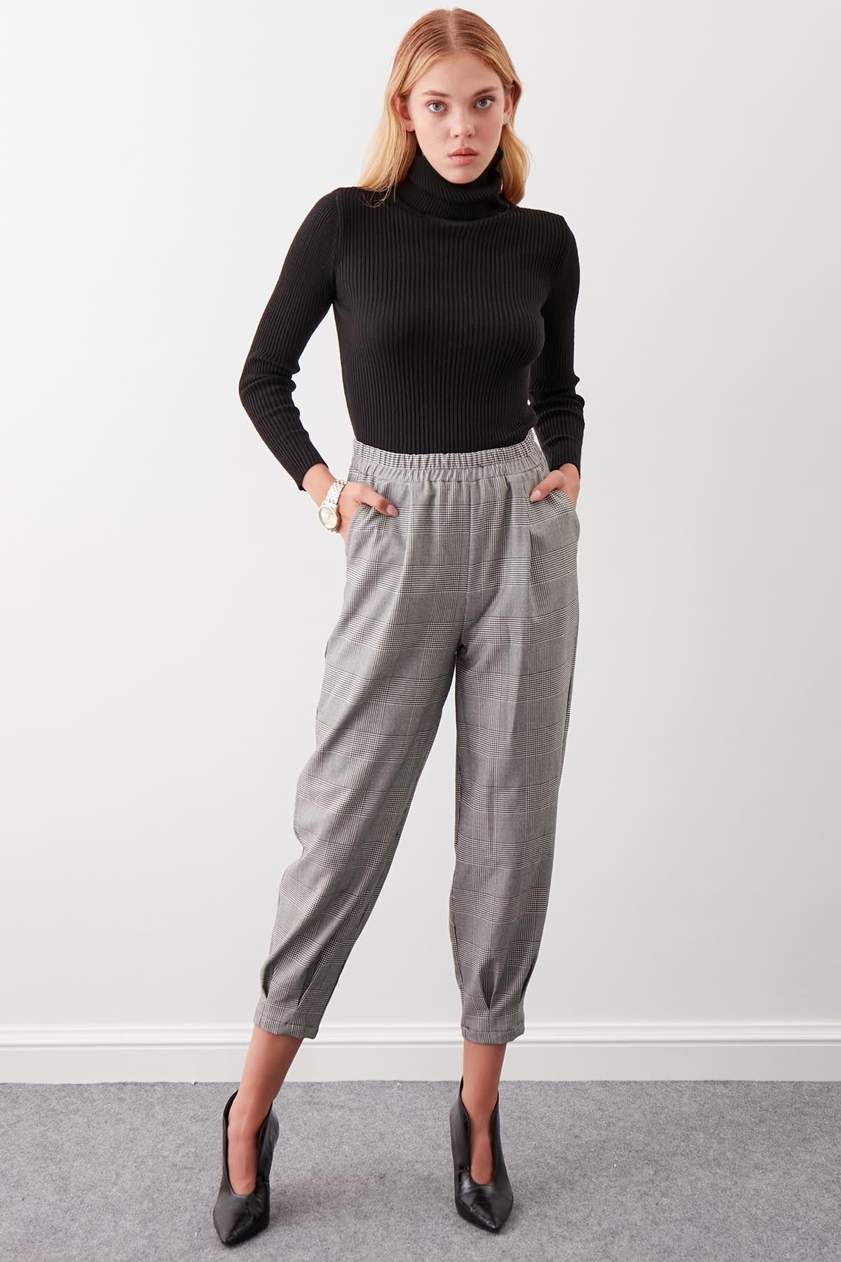 PLAID PATTERN  CROP TROUSERS
