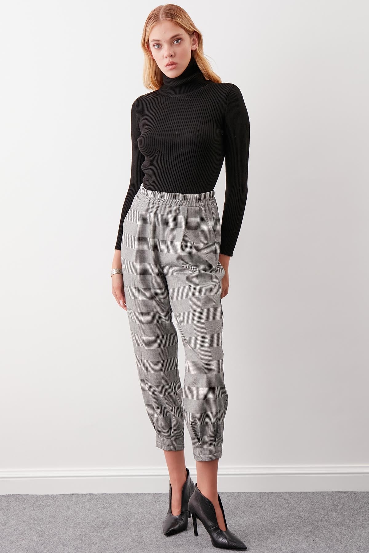 PLAID PATTERN  CROP TROUSERS