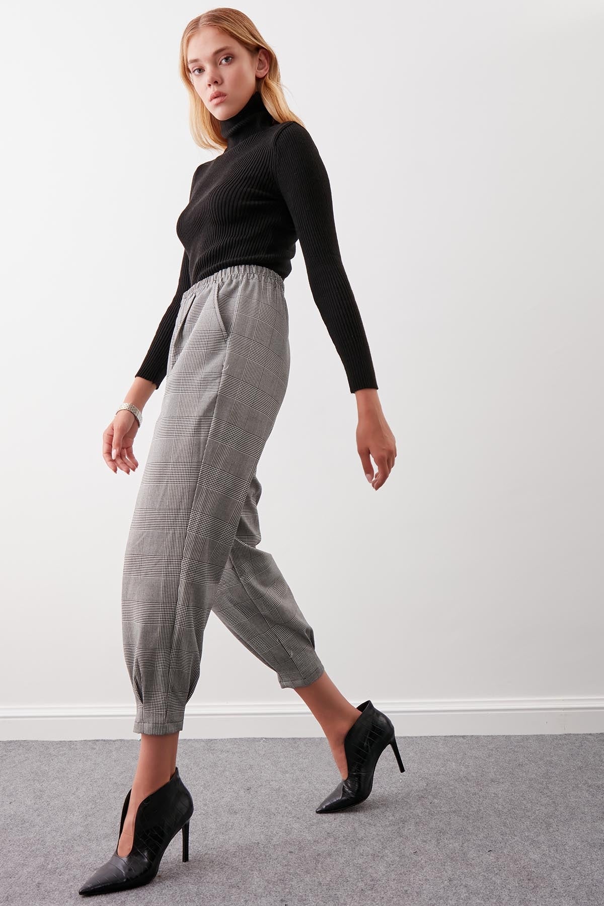 PLAID PATTERN  CROP TROUSERS