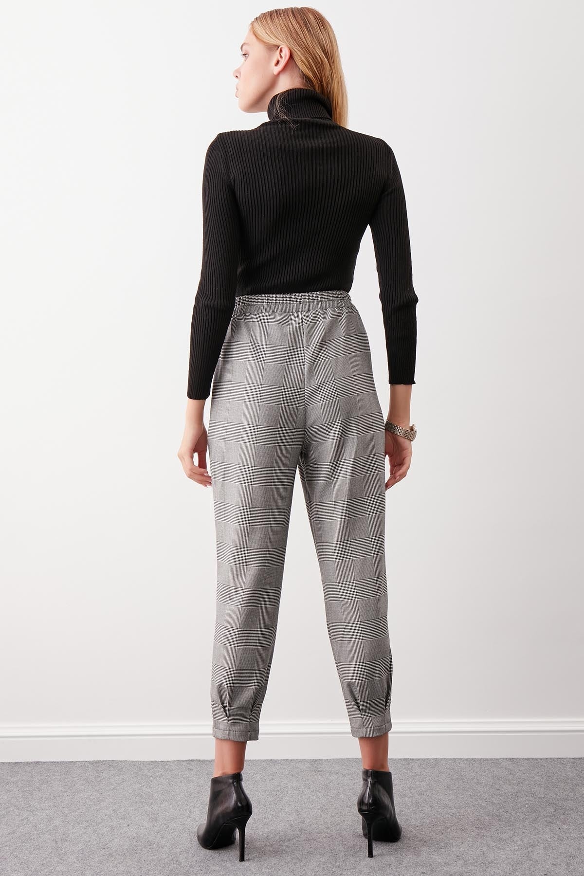 PLAID PATTERN  CROP TROUSERS