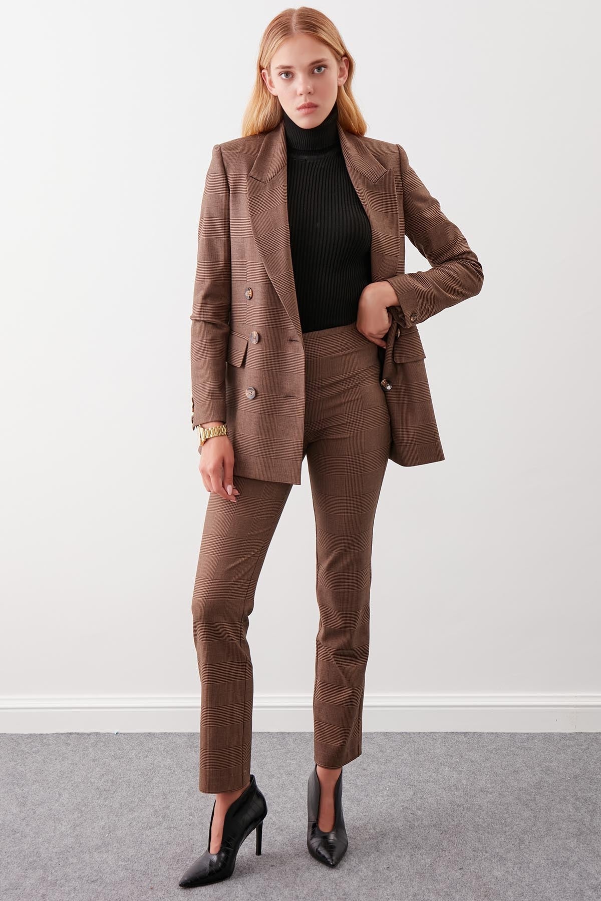 PLAID PATTERN HIGH-WAIST TROUSERS